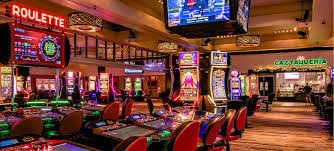 Giao diện chơi cá cược bóng đá và slot online trên điện thoại Việt Nam